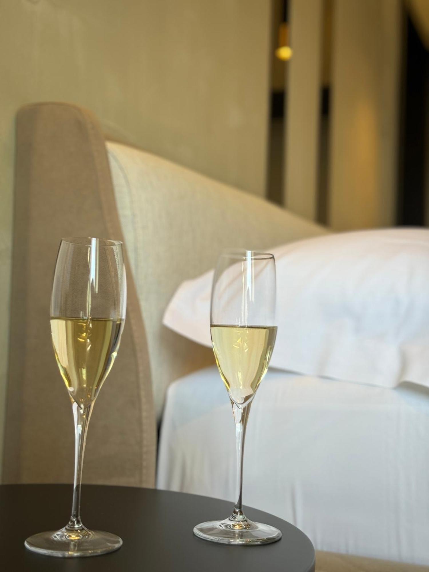 Nuna Hotel Radhimë Zewnętrze zdjęcie