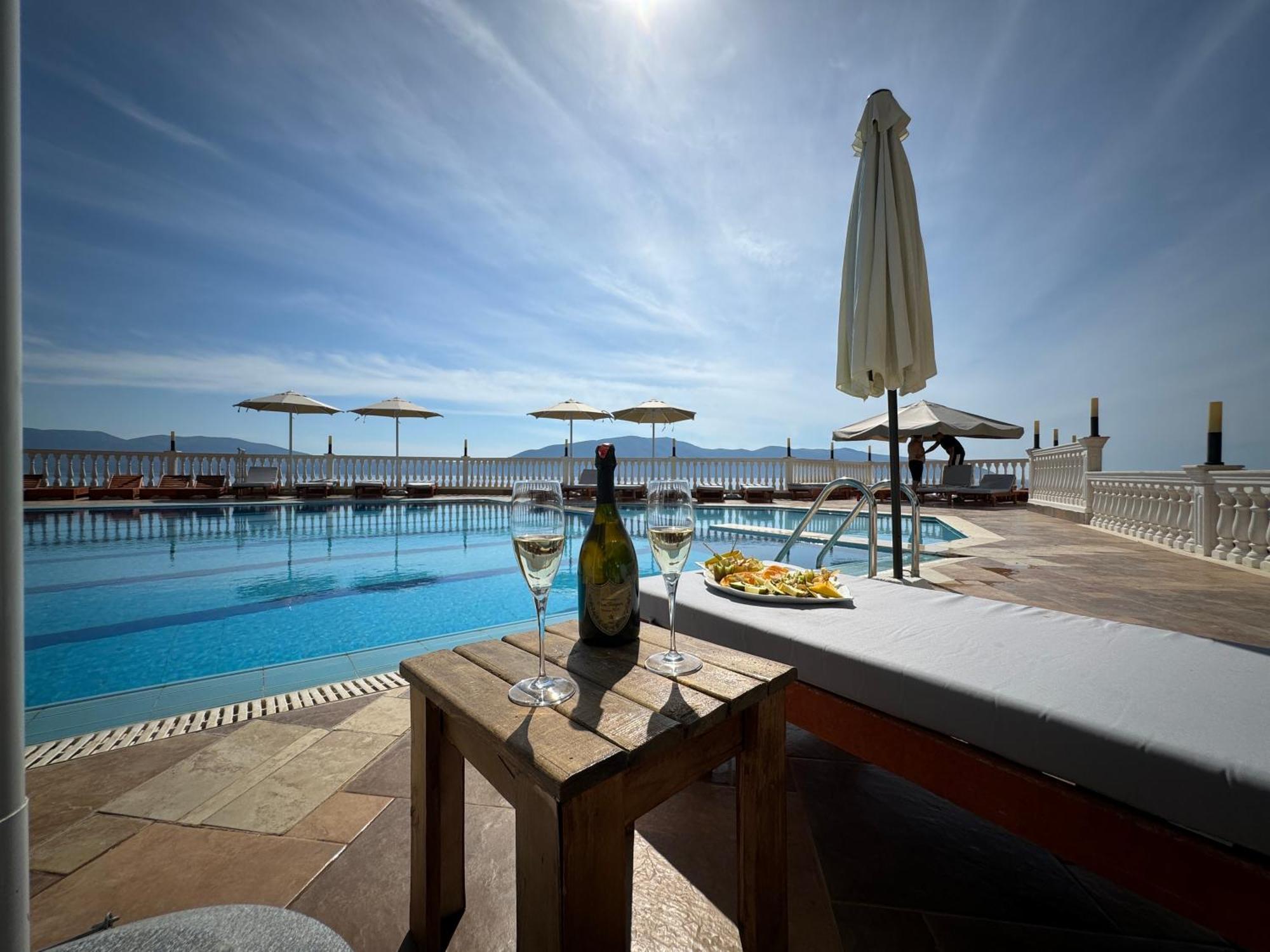 Nuna Hotel Radhimë Zewnętrze zdjęcie