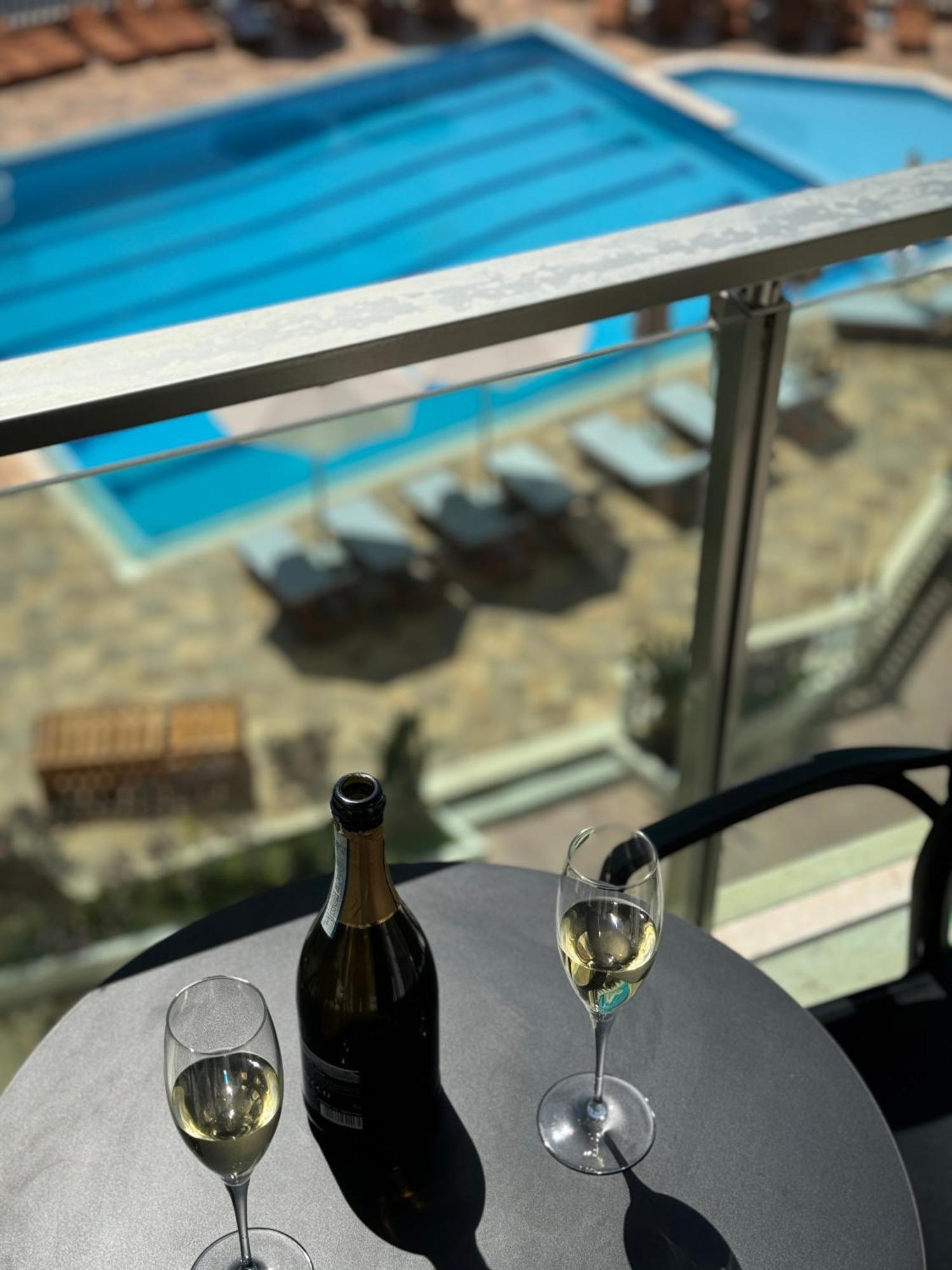 Nuna Hotel Radhimë Zewnętrze zdjęcie